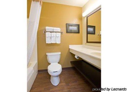 Hotel Extended America Select - - Wendover Ave - Big Tree Way 2*