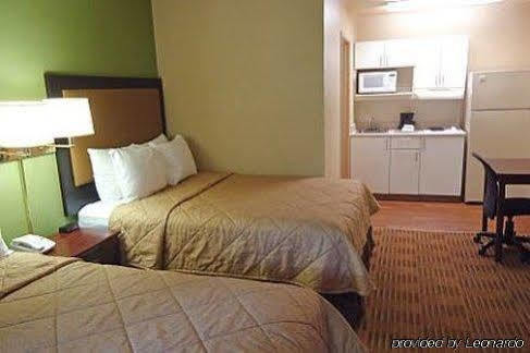 Extended America Select - - Wendover Ave - Big Tree Way Hotel 2*